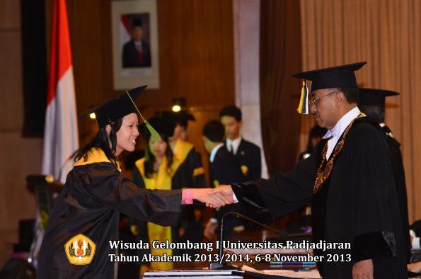 wisuda-unpad-gel-i-ta-2013_2014-fakultas-kedokteran-oleh-rektor-110