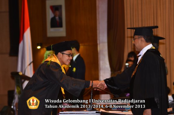 wisuda-unpad-gel-i-ta-2013_2014-fakultas-kedokteran-oleh-rektor-114