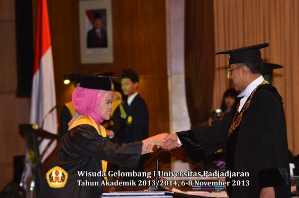 wisuda-unpad-gel-i-ta-2013_2014-fakultas-kedokteran-oleh-rektor-117