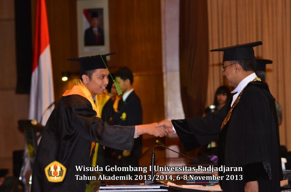 wisuda-unpad-gel-i-ta-2013_2014-fakultas-kedokteran-oleh-rektor-118