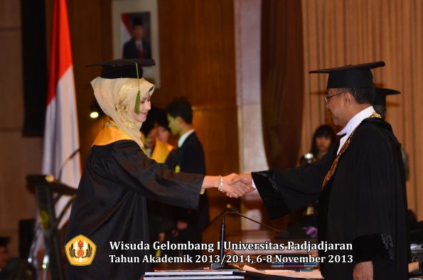 wisuda-unpad-gel-i-ta-2013_2014-fakultas-kedokteran-oleh-rektor-119