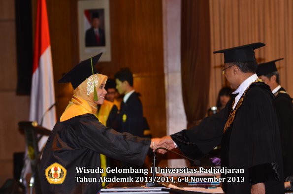 wisuda-unpad-gel-i-ta-2013_2014-fakultas-kedokteran-oleh-rektor-120