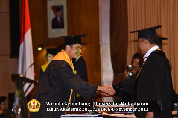 wisuda-unpad-gel-i-ta-2013_2014-fakultas-kedokteran-oleh-rektor-121