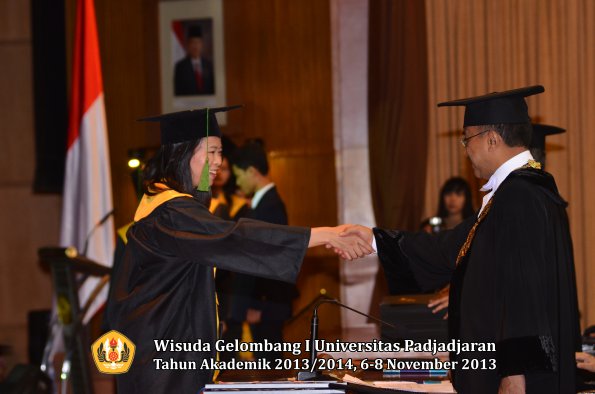 wisuda-unpad-gel-i-ta-2013_2014-fakultas-kedokteran-oleh-rektor-124