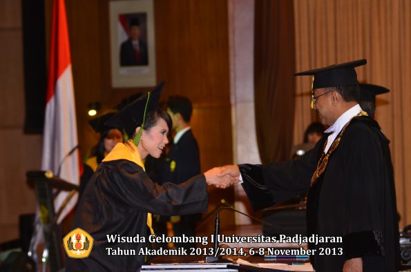 wisuda-unpad-gel-i-ta-2013_2014-fakultas-kedokteran-oleh-rektor-125