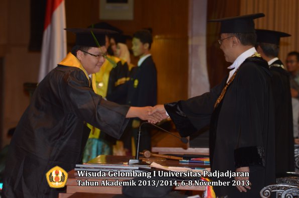 wisuda-unpad-gel-i-ta-2013_2014-fakultas-kedokteran-oleh-rektor-127