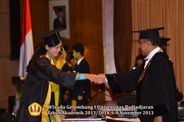 wisuda-unpad-gel-i-ta-2013_2014-fakultas-kedokteran-oleh-rektor-128