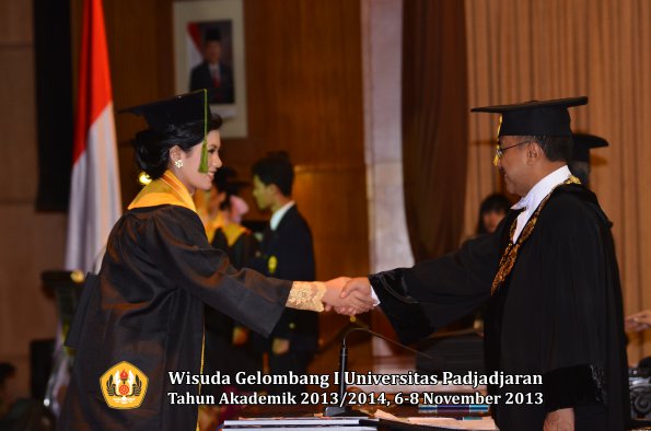 wisuda-unpad-gel-i-ta-2013_2014-fakultas-kedokteran-oleh-rektor-129