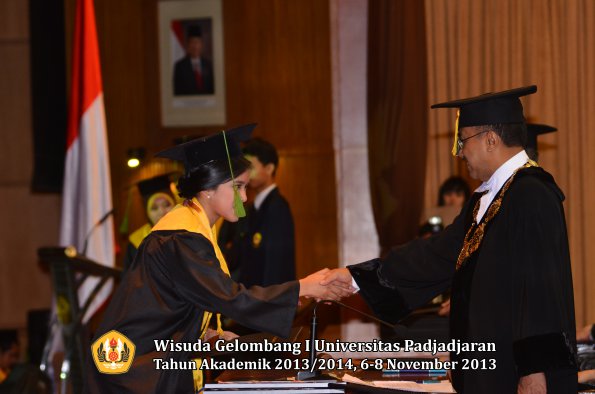 wisuda-unpad-gel-i-ta-2013_2014-fakultas-kedokteran-oleh-rektor-136