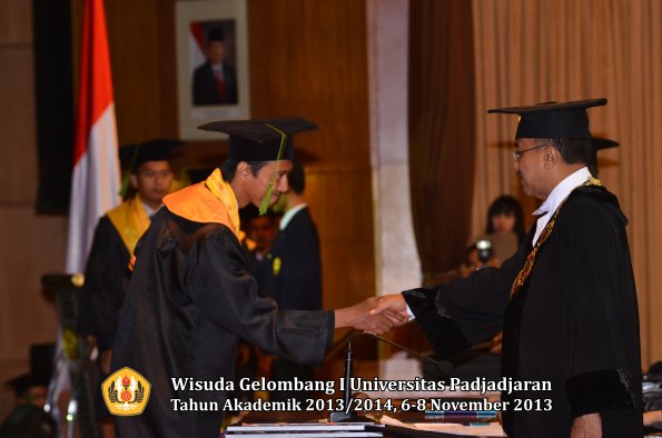 wisuda-unpad-gel-i-ta-2013_2014-fakultas-kedokteran-oleh-rektor-138