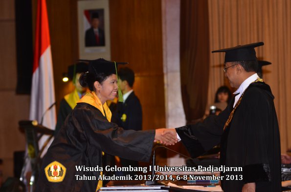 wisuda-unpad-gel-i-ta-2013_2014-fakultas-kedokteran-oleh-rektor-143