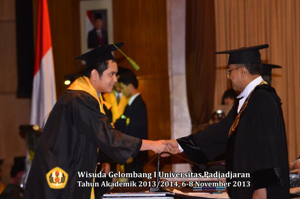 wisuda-unpad-gel-i-ta-2013_2014-fakultas-kedokteran-oleh-rektor-144