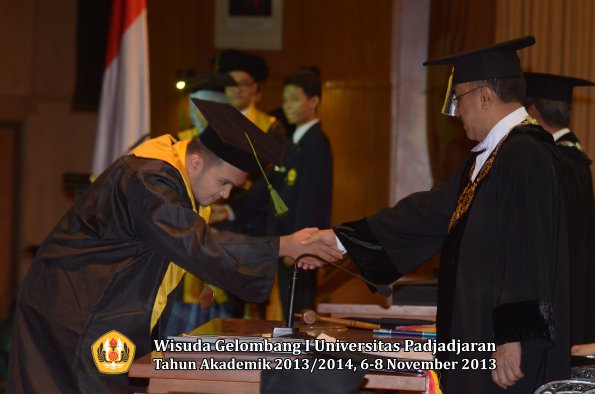 wisuda-unpad-gel-i-ta-2013_2014-fakultas-kedokteran-oleh-rektor-145