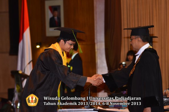 wisuda-unpad-gel-i-ta-2013_2014-fakultas-kedokteran-oleh-rektor-148