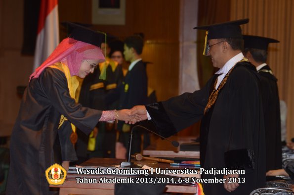 wisuda-unpad-gel-i-ta-2013_2014-fakultas-kedokteran-oleh-rektor-151