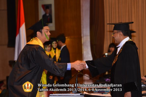 wisuda-unpad-gel-i-ta-2013_2014-fakultas-kedokteran-oleh-rektor-154