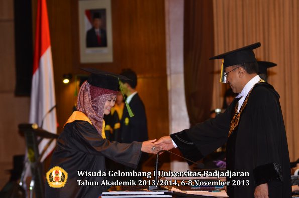 wisuda-unpad-gel-i-ta-2013_2014-fakultas-kedokteran-oleh-rektor-156