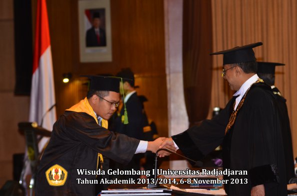 wisuda-unpad-gel-i-ta-2013_2014-fakultas-kedokteran-oleh-rektor-159