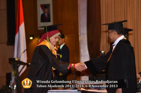 wisuda-unpad-gel-i-ta-2013_2014-fakultas-kedokteran-oleh-rektor-163