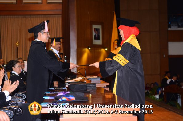 wisuda-unpad-gel-i-ta-2013_2014-program-pascasarjana-oleh-direktur-pascasarjana-065