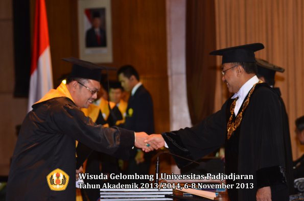 wisuda-unpad-gel-i-ta-2013_2014-program-pascasarjana-oleh-rektor-012