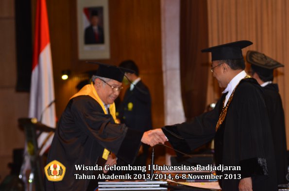 wisuda-unpad-gel-i-ta-2013_2014-program-pascasarjana-oleh-rektor-088