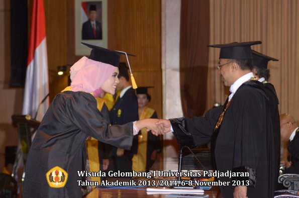 wisuda-unpad-gel-i-ta-2013_2014-fakultas-ekonomi-dan-bisnis-oleh-rektor-156