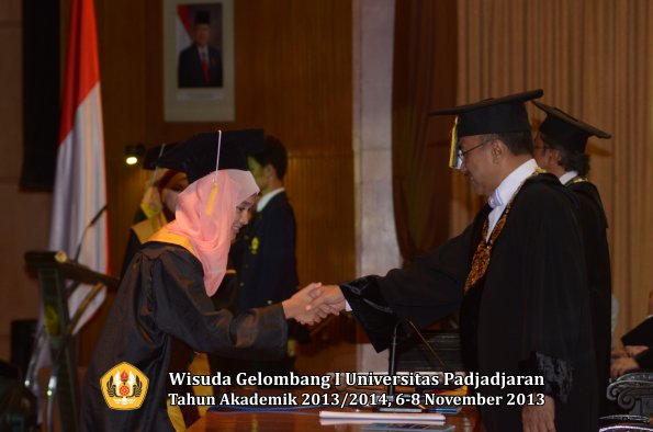 wisuda-unpad-gel-i-ta-2013_2014-fakultas-ekonomi-dan-bisnis-oleh-rektor-159