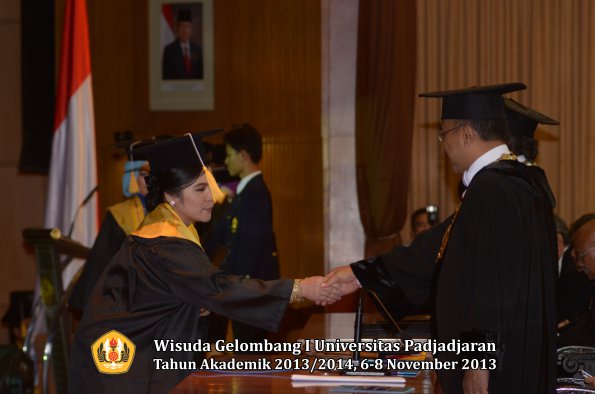 wisuda-unpad-gel-i-ta-2013_2014-fakultas-ekonomi-dan-bisnis-oleh-rektor-175