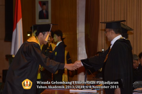 wisuda-unpad-gel-i-ta-2013_2014-fakultas-ekonomi-dan-bisnis-oleh-rektor-185