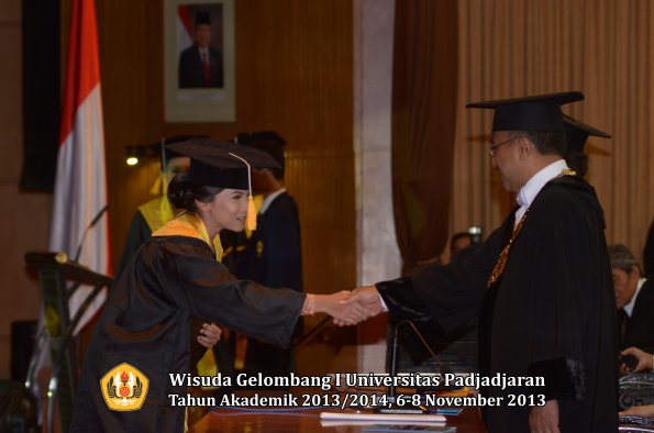 wisuda-unpad-gel-i-ta-2013_2014-fakultas-ekonomi-dan-bisnis-oleh-rektor-189