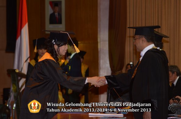 wisuda-unpad-gel-i-ta-2013_2014-fakultas-ekonomi-dan-bisnis-oleh-rektor-194