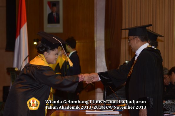 wisuda-unpad-gel-i-ta-2013_2014-fakultas-ekonomi-dan-bisnis-oleh-rektor-197