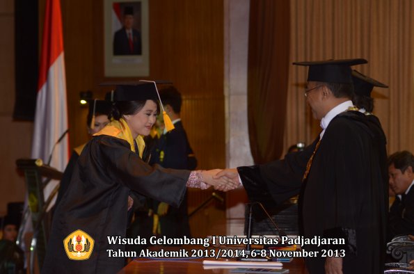 wisuda-unpad-gel-i-ta-2013_2014-fakultas-ekonomi-dan-bisnis-oleh-rektor-200