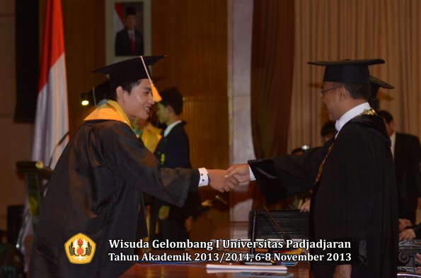 wisuda-unpad-gel-i-ta-2013_2014-fakultas-ekonomi-dan-bisnis-oleh-rektor-206