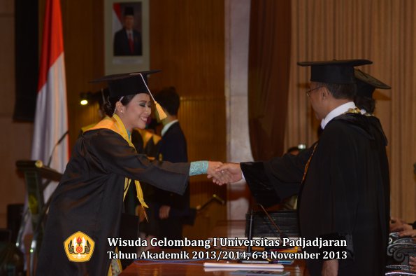 wisuda-unpad-gel-i-ta-2013_2014-fakultas-ekonomi-dan-bisnis-oleh-rektor-209