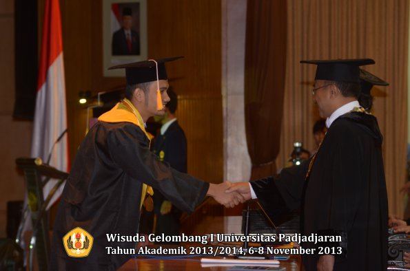 wisuda-unpad-gel-i-ta-2013_2014-fakultas-ekonomi-dan-bisnis-oleh-rektor-210