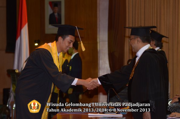 wisuda-unpad-gel-i-ta-2013_2014-fakultas-ekonomi-dan-bisnis-oleh-rektor-243