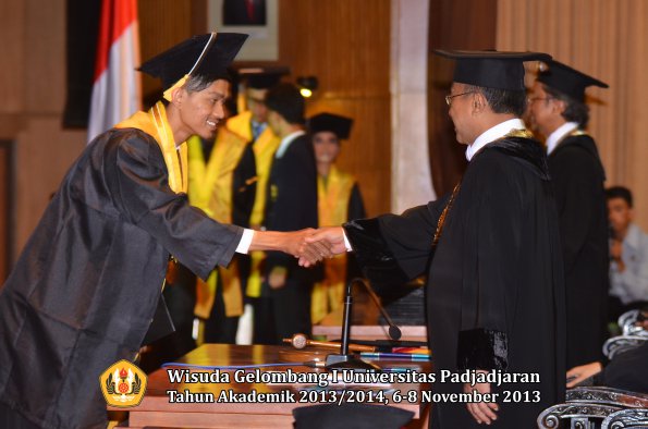 wisuda-unpad-gel-i-ta-2013_2014-fakultas-ekonomi-dan-bisnis-oleh-rektor-258