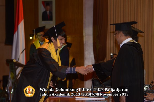 wisuda-unpad-gel-i-ta-2013_2014-fakultas-ekonomi-dan-bisnis-oleh-rektor-259