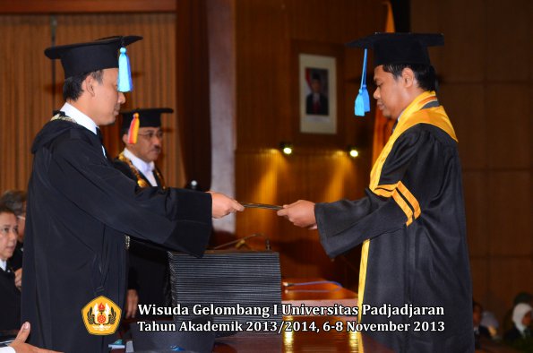 wisuda-unpad-gel-i-ta-2013_2014-fakultas-keperawatan-oleh-dekan-001