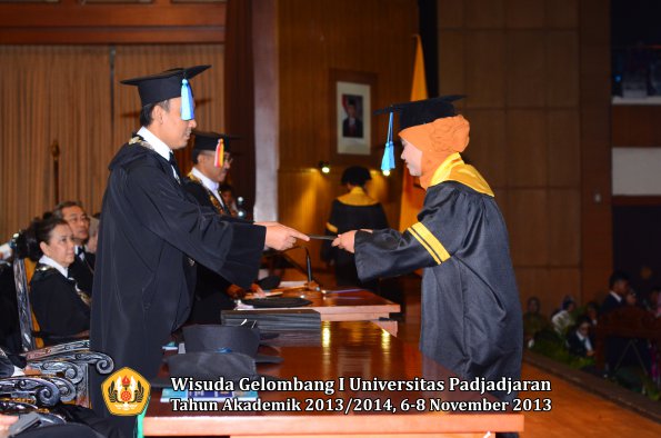 wisuda-unpad-gel-i-ta-2013_2014-fakultas-keperawatan-oleh-dekan-038