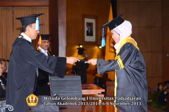 wisuda-unpad-gel-i-ta-2013_2014-fakultas-keperawatan-oleh-dekan-101