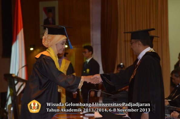 wisuda-unpad-gel-i-ta-2013_2014-fakultas-keperawatan-oleh-rektor-014