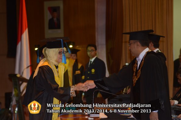 wisuda-unpad-gel-i-ta-2013_2014-fakultas-keperawatan-oleh-rektor-022