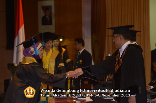 wisuda-unpad-gel-i-ta-2013_2014-fakultas-keperawatan-oleh-rektor-023