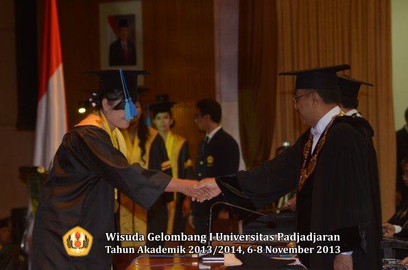 wisuda-unpad-gel-i-ta-2013_2014-fakultas-keperawatan-oleh-rektor-024