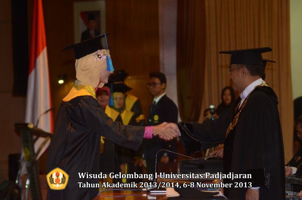 wisuda-unpad-gel-i-ta-2013_2014-fakultas-keperawatan-oleh-rektor-028