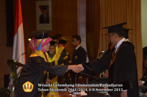 wisuda-unpad-gel-i-ta-2013_2014-fakultas-keperawatan-oleh-rektor-029