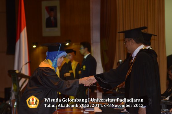 wisuda-unpad-gel-i-ta-2013_2014-fakultas-keperawatan-oleh-rektor-033